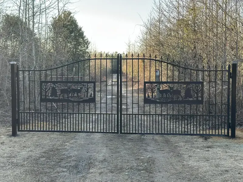 Custom driveway gate repair and maintenance by Dubya Fence in Orangeburg SC